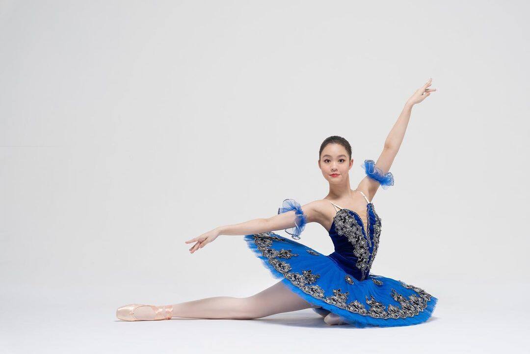 劉秀盈15歲才正式學跳芭蕾舞，苦練兩年就獲英國皇家舞蹈學院頒發證書，今年更入選香港芭蕾舞劇團。