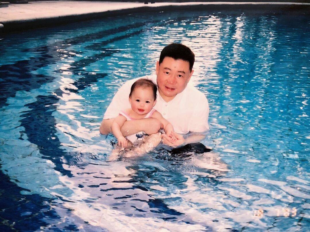 劉秀盈小時候深得爸爸寵愛，不時在IG貼出舊照，緬懷一下昔日父女情。