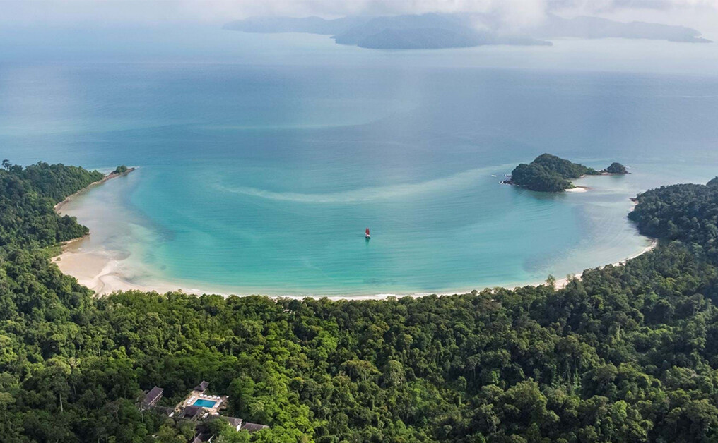 擁有被《國家地理雜誌》譽為全球十大海灘之一的達泰灣