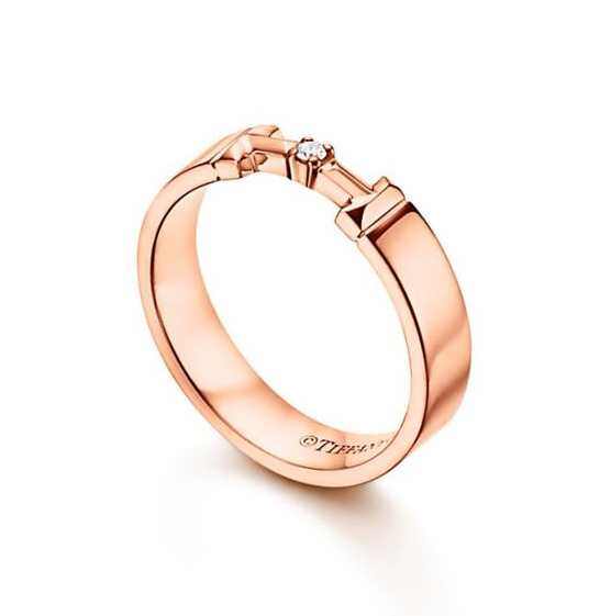 Tiffany & Co.訂婚戒指疊戴潮流 時尚貴氣顯心思