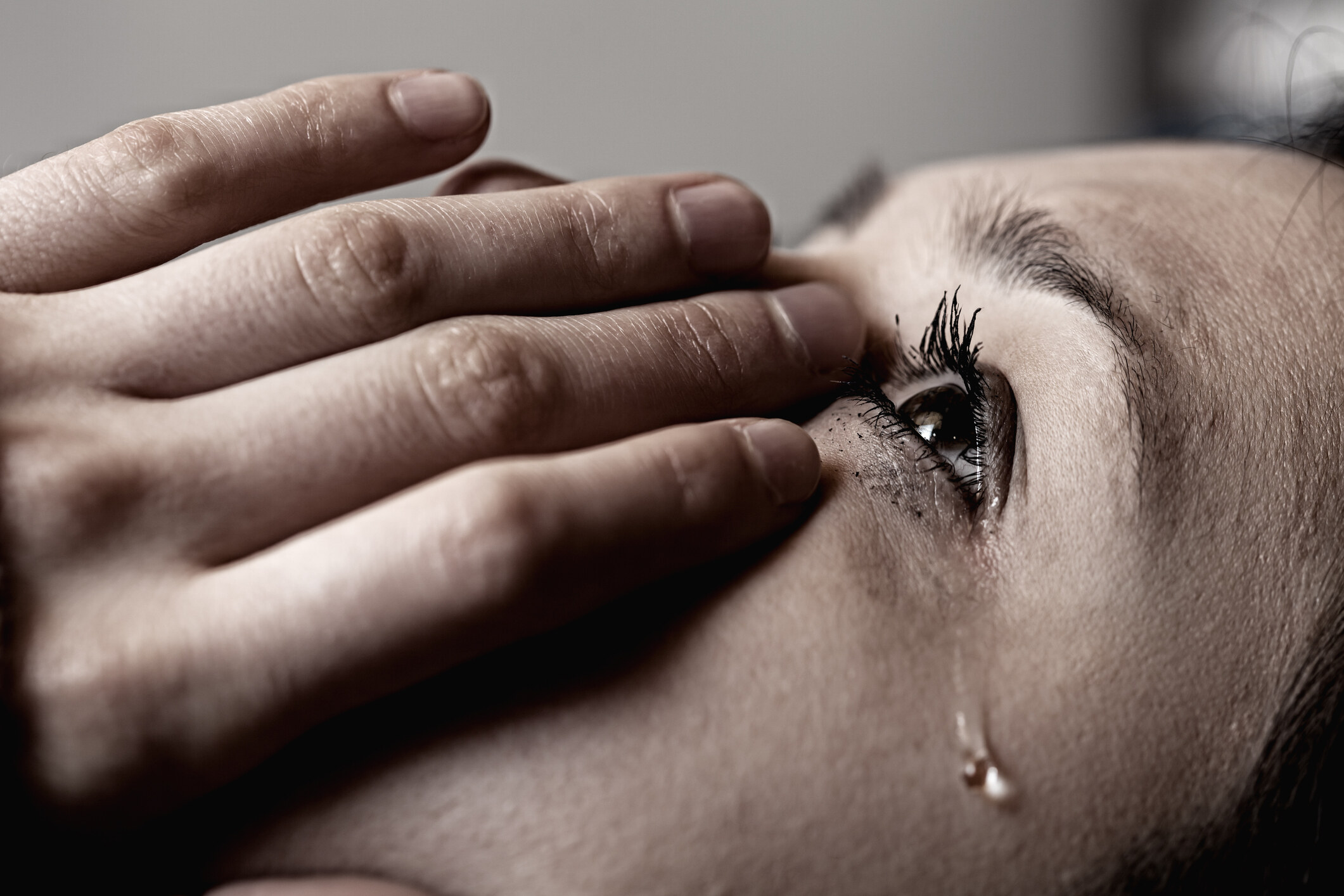 流眼水｜無故狂流眼淚原來是病！醫生解構溢淚症成因與潛藏風險：如何改