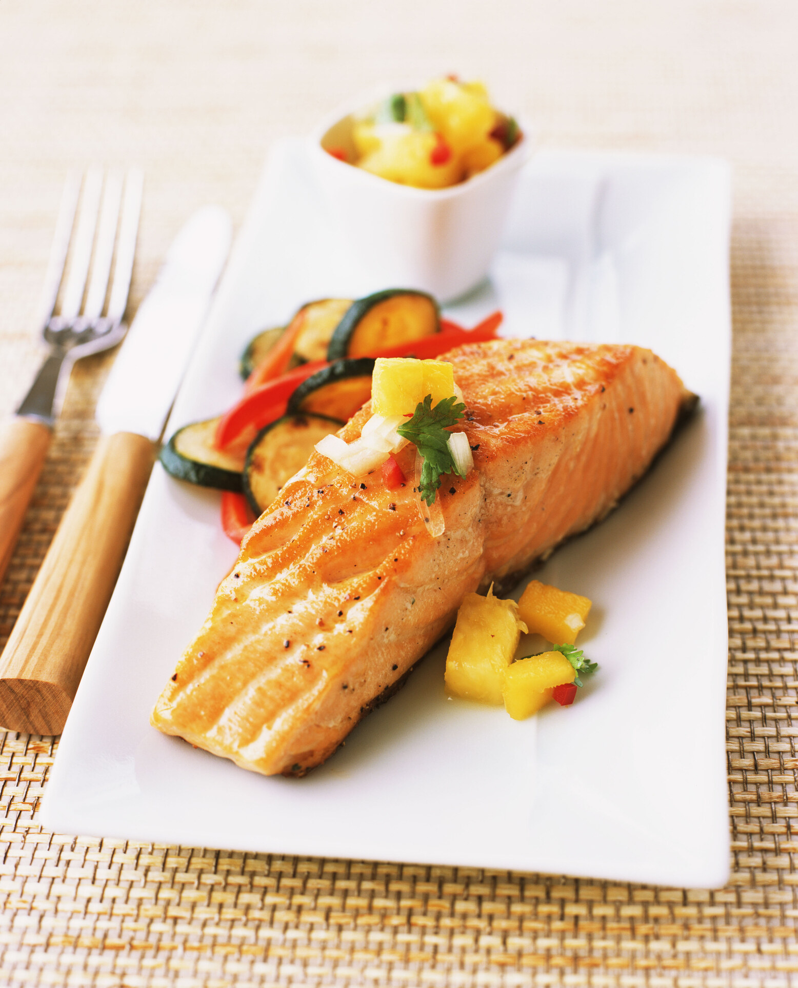 甲狀腺飲食原則〡專家：甲狀腺亢進盡量避免豆漿、鮭魚等高碘食物