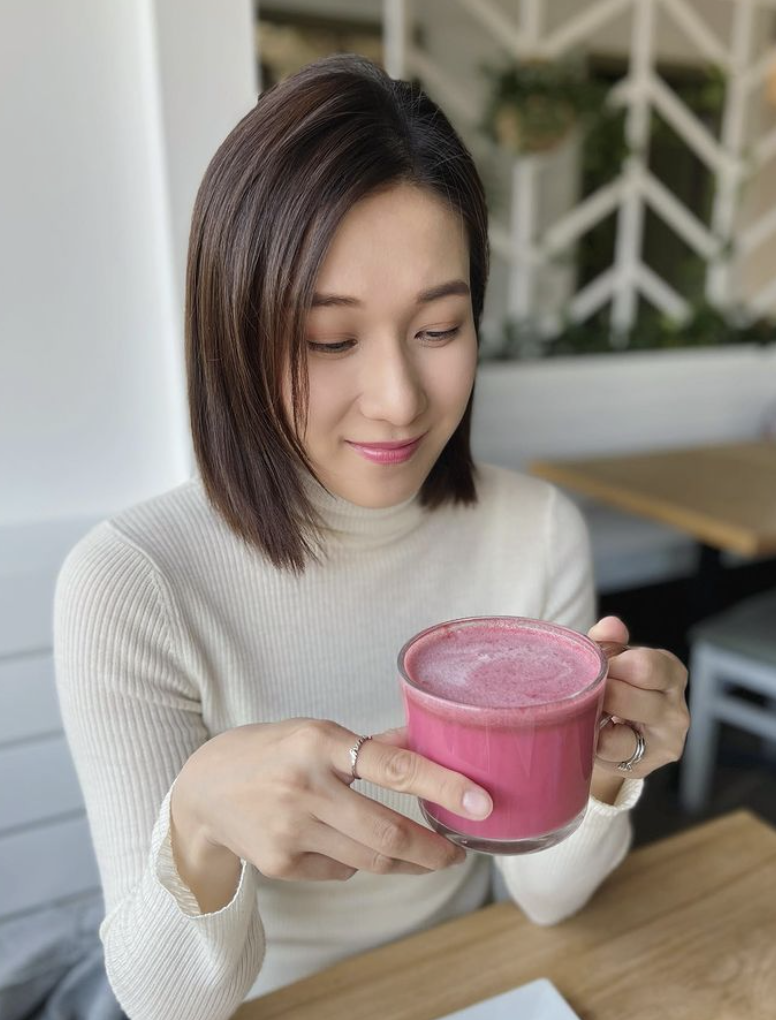 孕照超美!鍾嘉欣38歲再當媽|公開10+凍齡秘訣:蘋果醋瘦身+薑水浸腳+綠茶 孕照超美!鍾嘉欣38歲再當媽|公開10+凍齡秘訣:蘋果醋瘦身+薑水浸腳+綠茶
