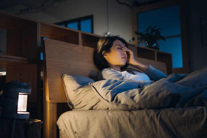 失眠原因｜中醫拆解淺眠易醒原因＋6個治療方法：穴位按摩幫助睡眠