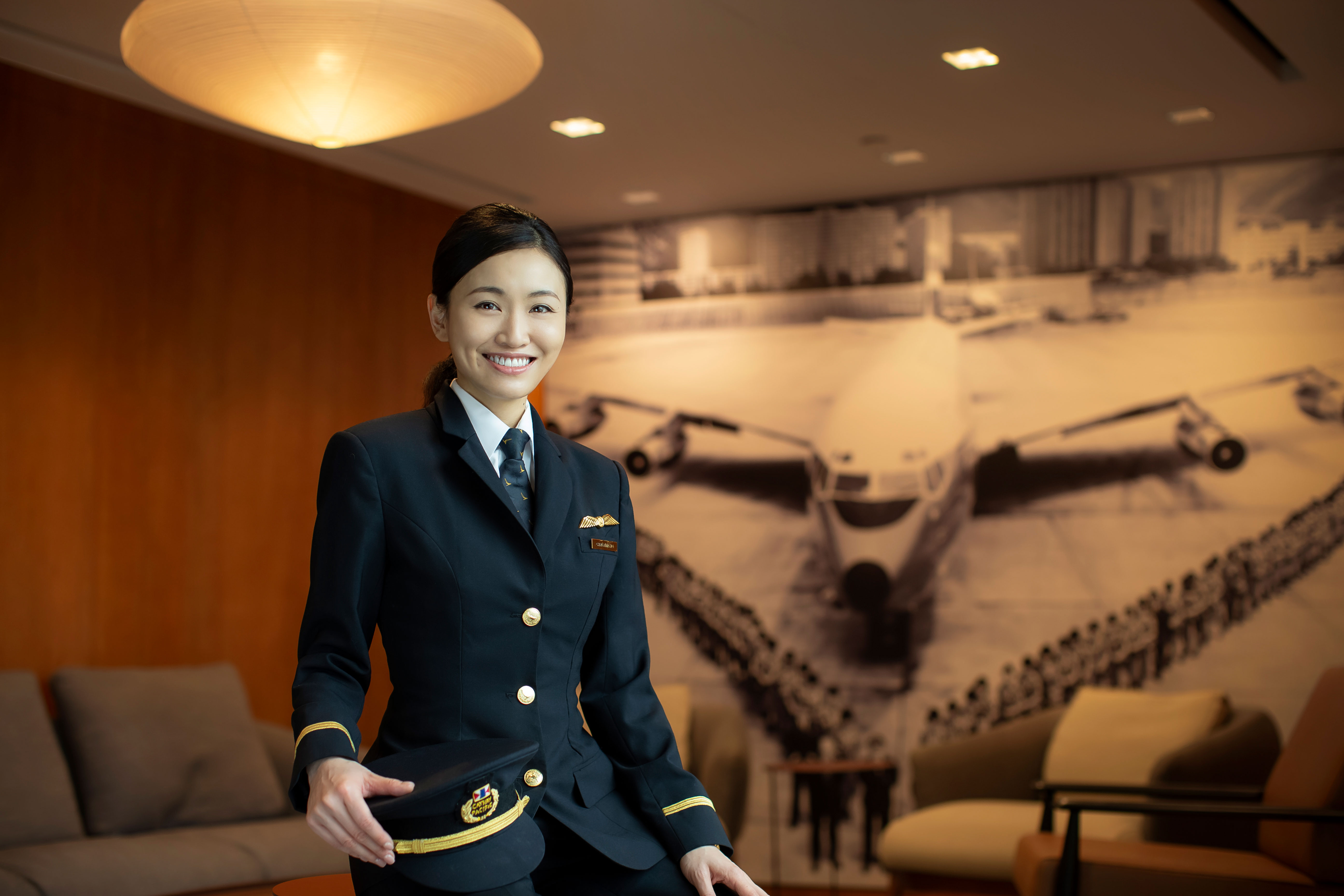 Christina已經任職機師四年，今天是民航客機的第二副機長
