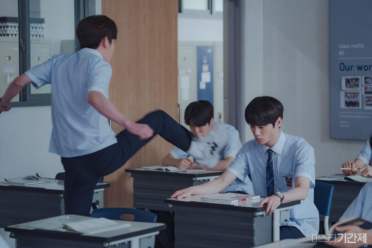 《黑暗榮耀》反映嚴重校園欺凌常態｜盤點5套校園暴力題材韓劇：《學校2015》、《脆