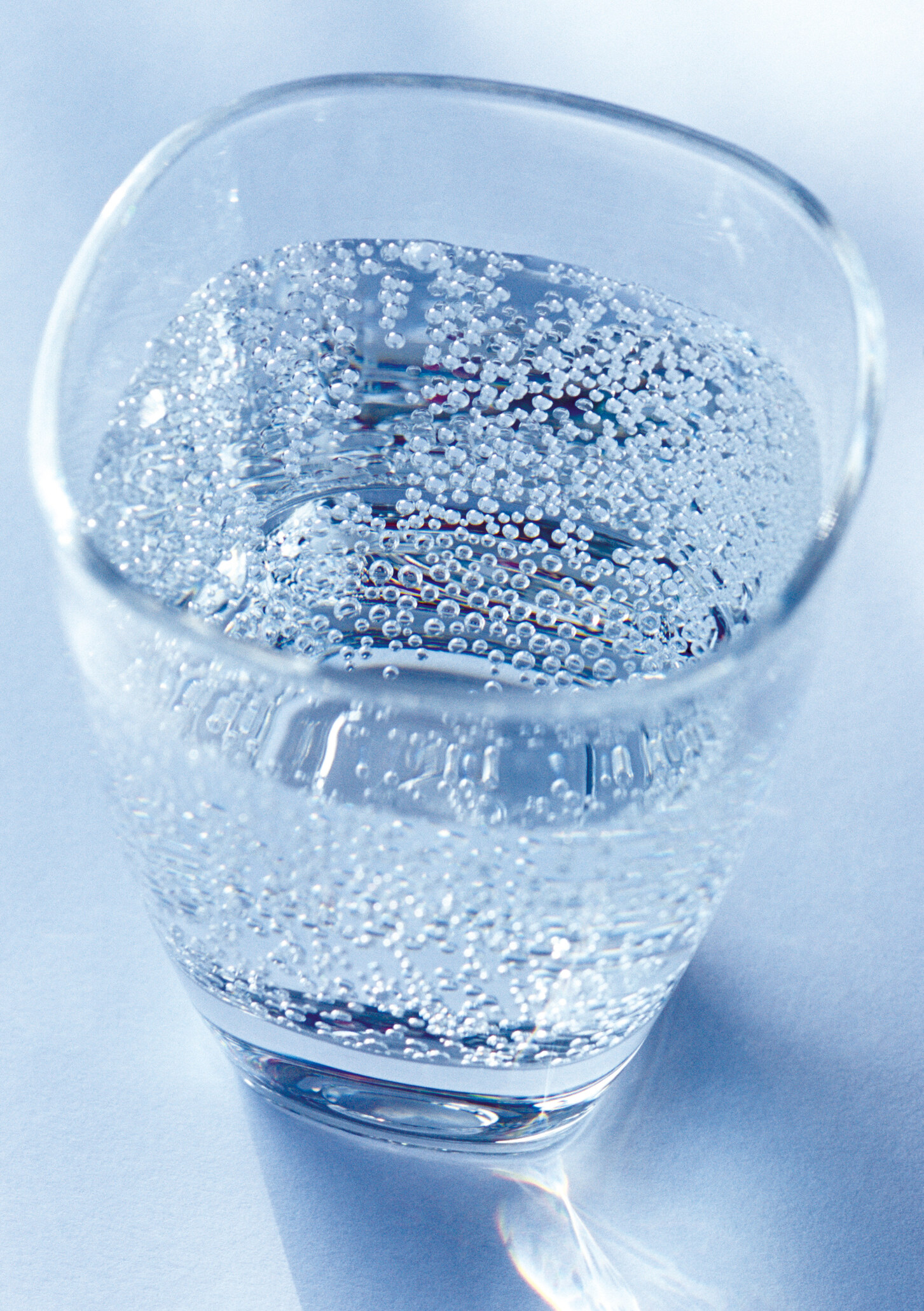 氣泡水有咩好？營養師解構4個梳打水好處：夏天解渴消暑有助減肥瘦身！