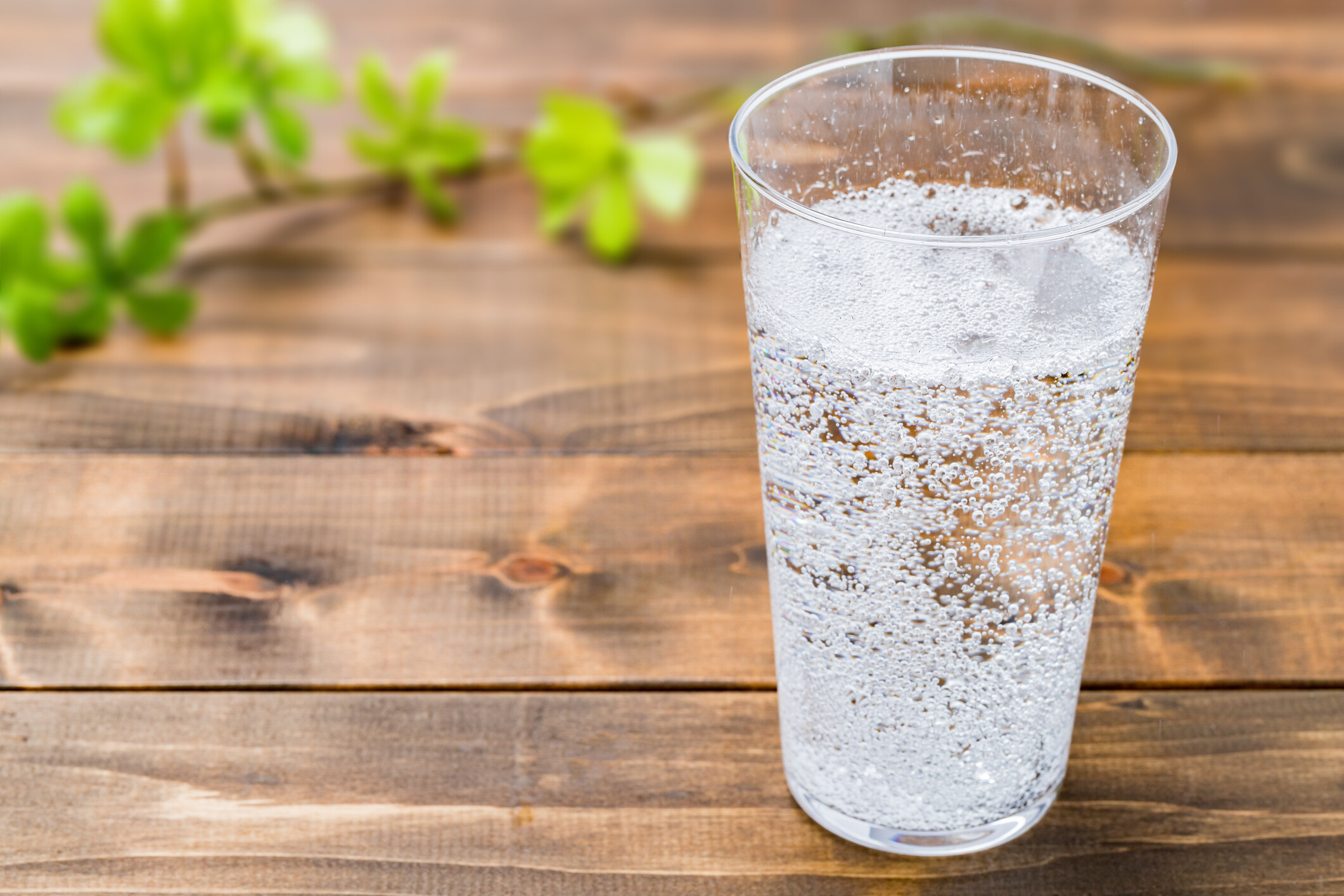 氣泡水有咩好？營養師解構4個梳打水好處：夏天解渴消暑有助減肥瘦身！