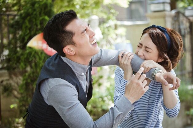 為什麼女生都愛咬人?咬你=愛你還是缺乏安全感? 為什麼女生都愛咬人?咬你=愛你還是缺乏安全感?