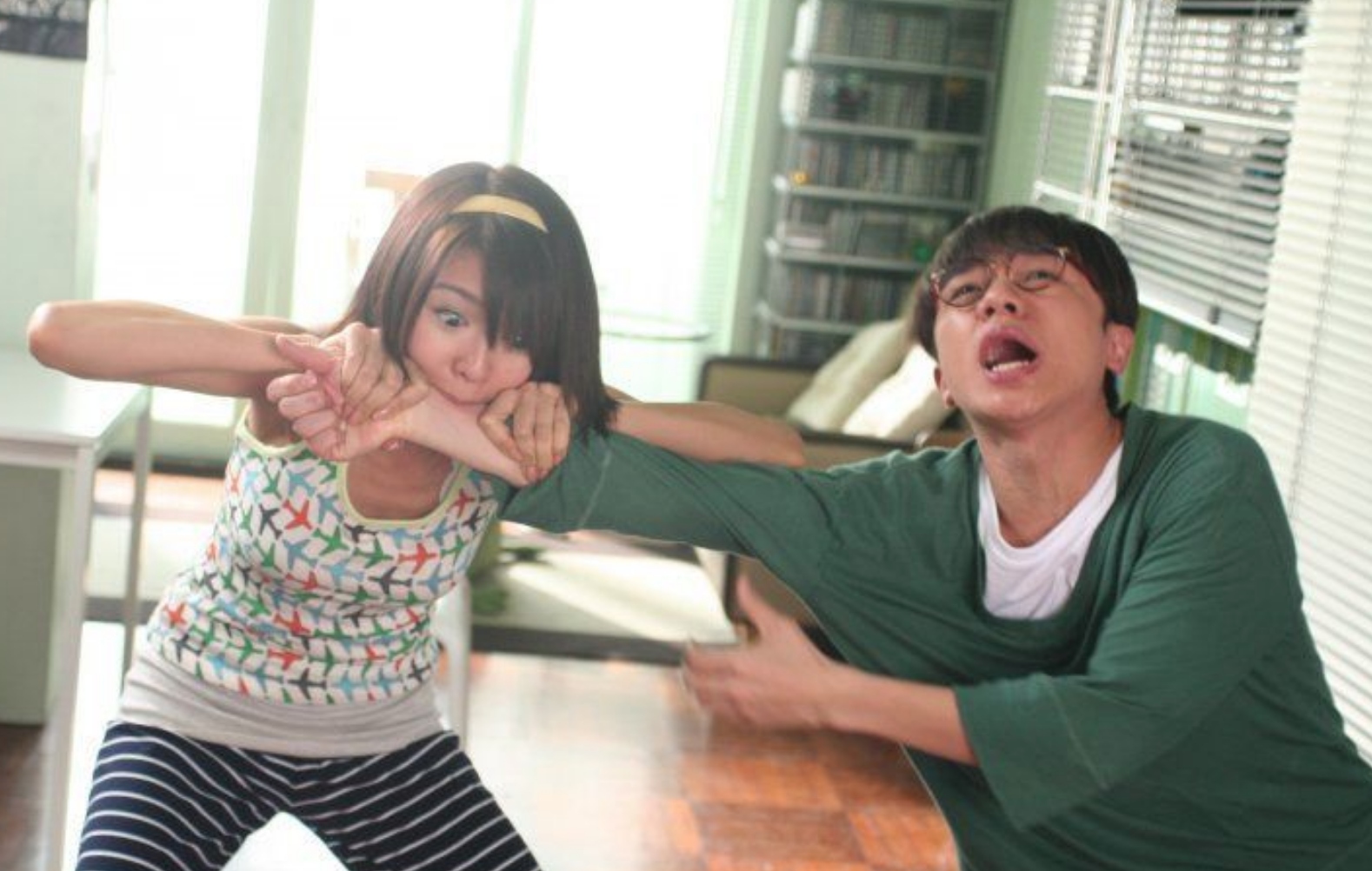 為什麼女生都愛咬人?咬你=愛你還是缺乏安全感? 為什麼女生都愛咬人?咬你=愛你還是缺乏安全感?