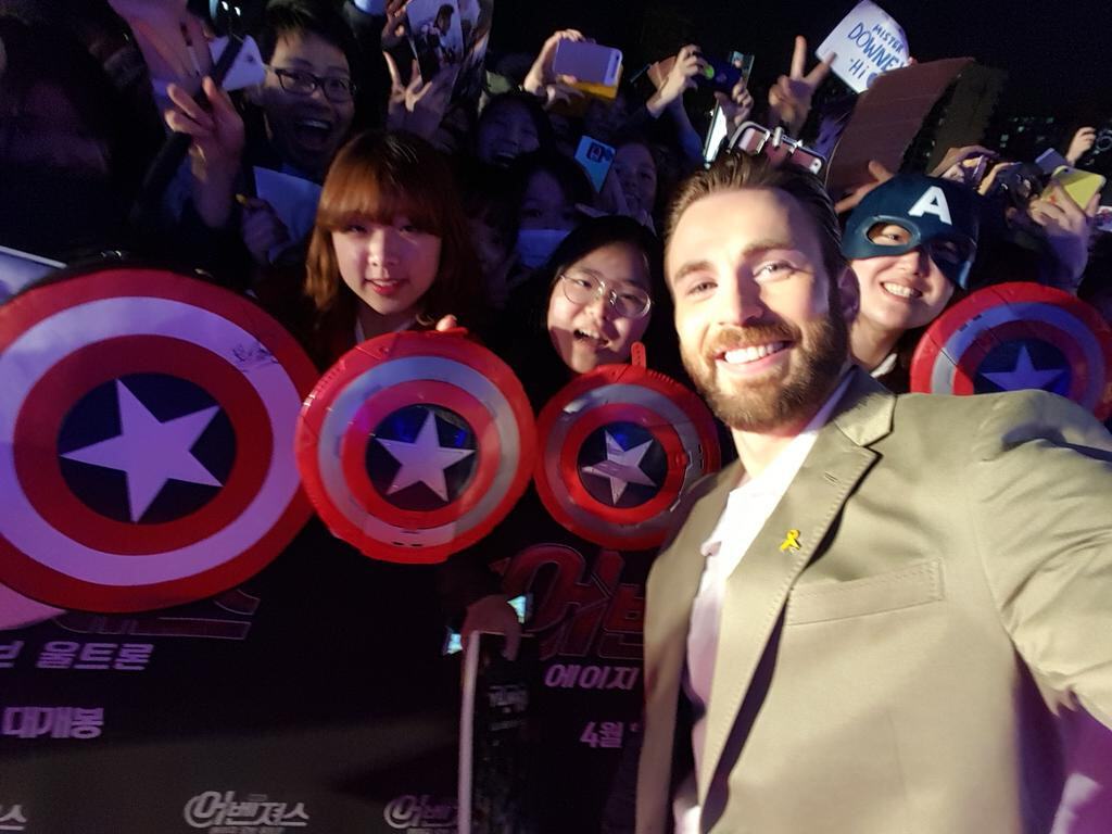 由第一集的《美國隊長》開始,Chris Evans 8 年來演活了這位超級英雄 由第一集的《美國隊長》開始,Chris Evans 8 年來演活了這位超級英雄