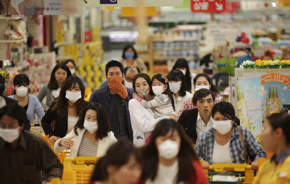 重溫4部疫情災難電影！武漢肺炎下看更有共鳴：隔離營、搶日用品、飛沫人