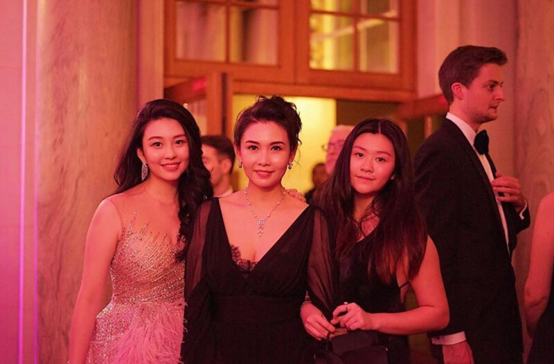 沈月外表、性格同樣可愛！最美星二代媽咪自小教路 ：被偷拍前先公開生活
