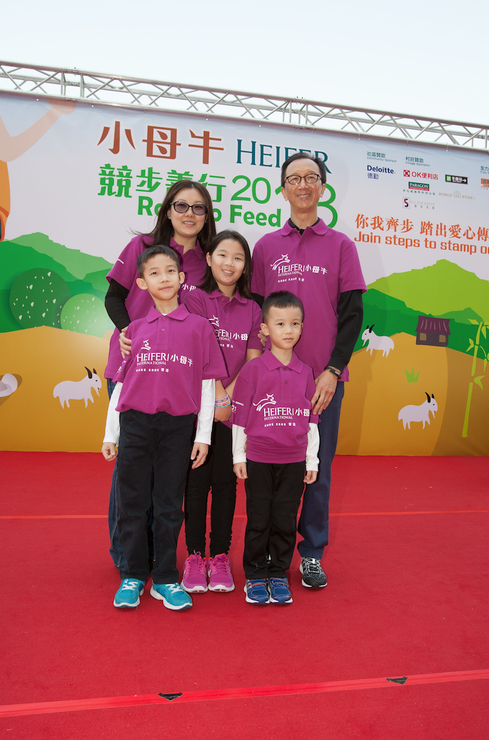 婚後伏明霞全職相夫教子
