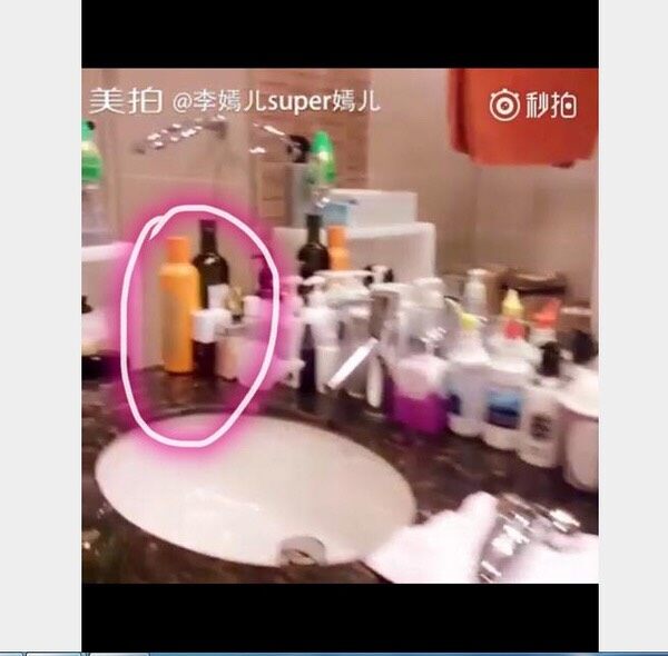 【星二代】王菲有女初長成 13歲李嫣掀時尚熱潮!憑獨特戴墨鏡方式成熱搜 【星二代】王菲有女初長成 13歲李嫣掀時尚熱潮!憑獨特戴墨鏡方式成熱搜