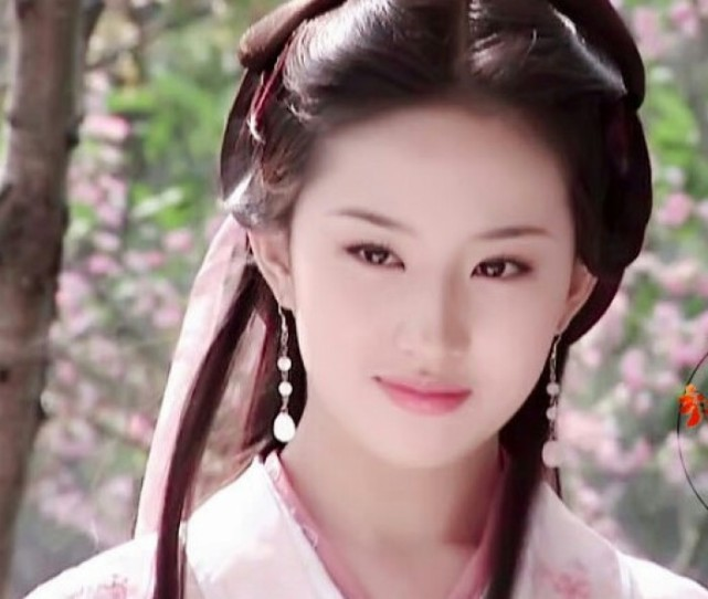 劉亦菲飾演《天龍八部》王語嫣