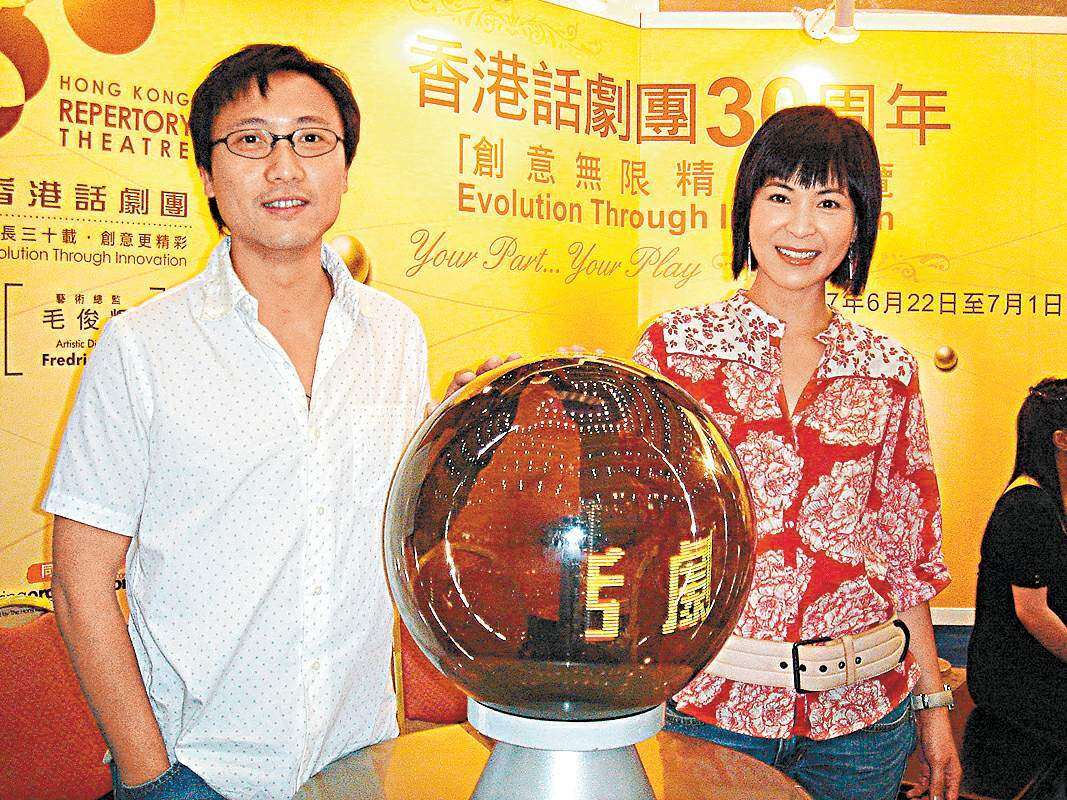 他與蘇玉華於演藝學院讀書時認識