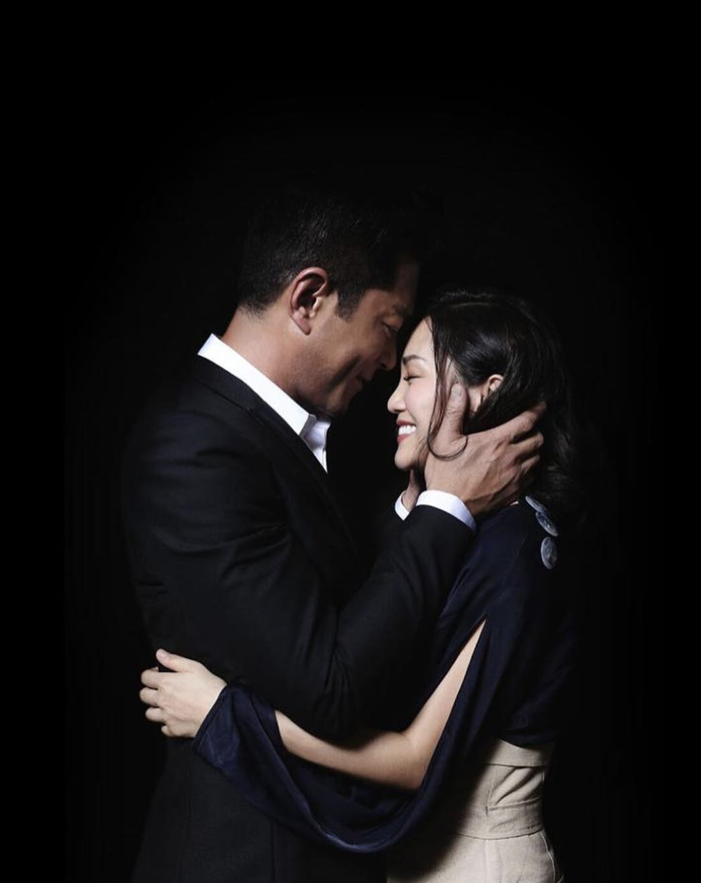 【有聲有畫!】古天樂人妻Kay激罕浴室合唱拍MV 麥凌龍新作《(一個男人)一個女 【有聲有畫!】古天樂人妻Kay激罕浴室合唱拍MV 麥凌龍新作《(一個男人)一個女