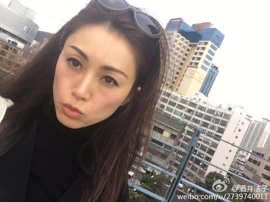 留言隨即引起網民的不滿，指摘她是直接向粉絲「乞錢