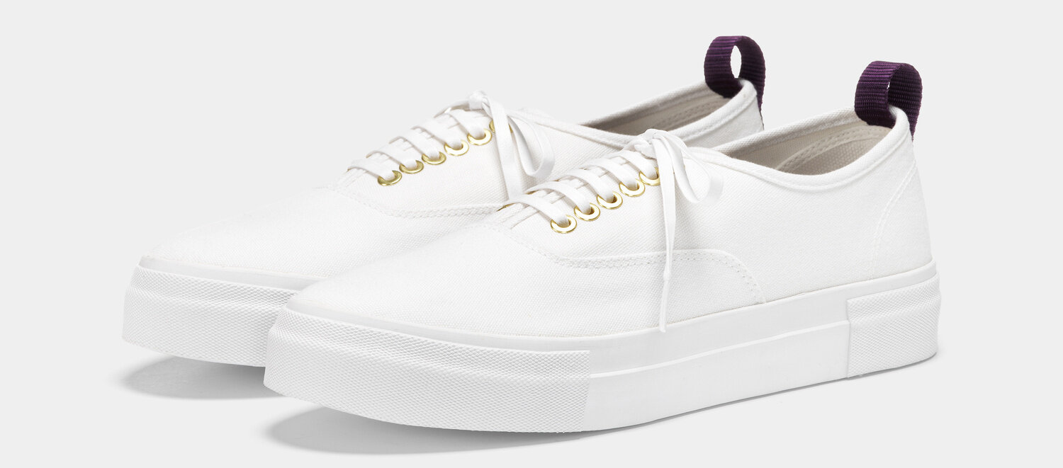 務必入手！10個經典帆布小白鞋品牌推介，保證買了絕不後悔！