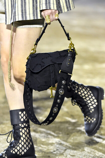 2020春夏巴黎時裝周：Dior及Saint Laurent春夏新款手袋搶先看