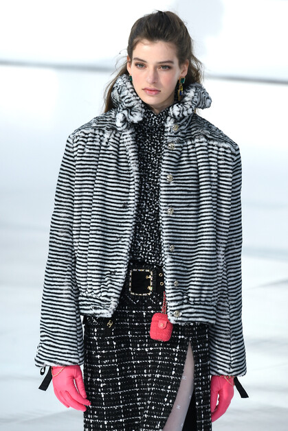 手機和耳機都要時髦！15款Chanel、Prada名牌iPhone Cases及AirPods保護套精選