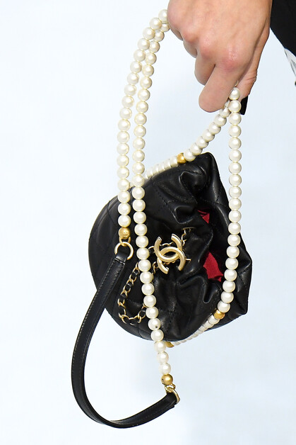 巴黎時裝周丨Chanel 2021春夏時裝展有Blackpink Jennie加持 經典手袋以迷你款式登場