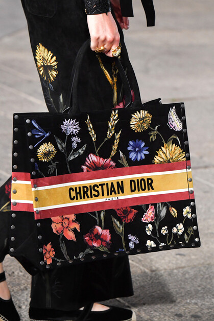 Dior 2021早春度假系列手袋登場!這8款新款手袋最值得投資 Dior 2021早春度假系列手袋登場!這8款新款手袋最值得投資