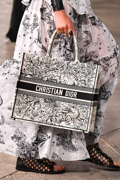 Dior 2021早春度假系列手袋登場!這8款新款手袋最值得投資 Dior 2021早春度假系列手袋登場!這8款新款手袋最值得投資