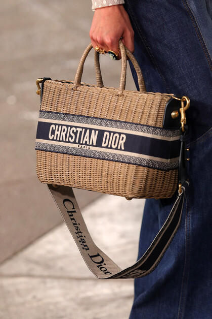 Dior 2021早春度假系列手袋登場!這8款新款手袋最值得投資 Dior 2021早春度假系列手袋登場!這8款新款手袋最值得投資
