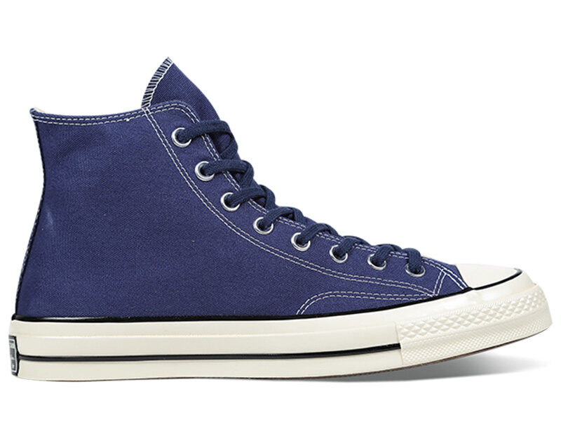 【Pantone年度代表色】易襯又百搭的「經典藍Classic Blue」波鞋款式推介 人人都可駕馭! 【Pantone年度代表色】易襯又百搭的「經典藍Classic Blue」波鞋款式推介 人人都可駕馭!