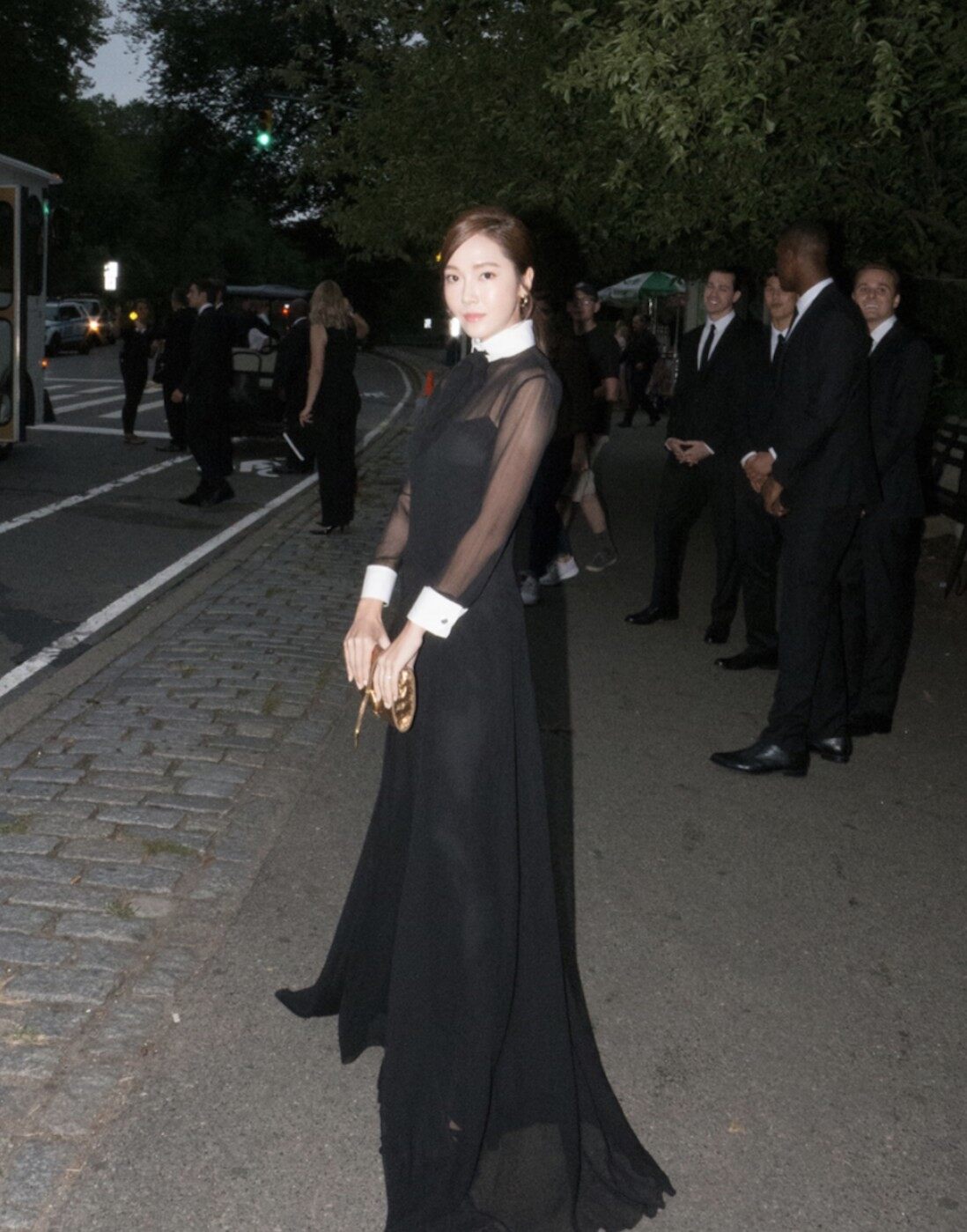 鄭秀妍 Jessica Jung Ralph Lauren 50 週年時裝週穿搭 透視黑色晚裝：優雅高貴