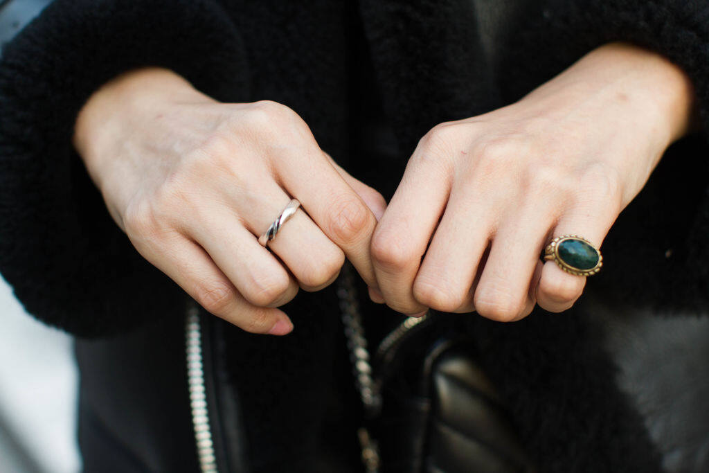 戒指戴法透露潛藏性格丨喜歡戴食指是有主見的人、而尾指則代表獨立