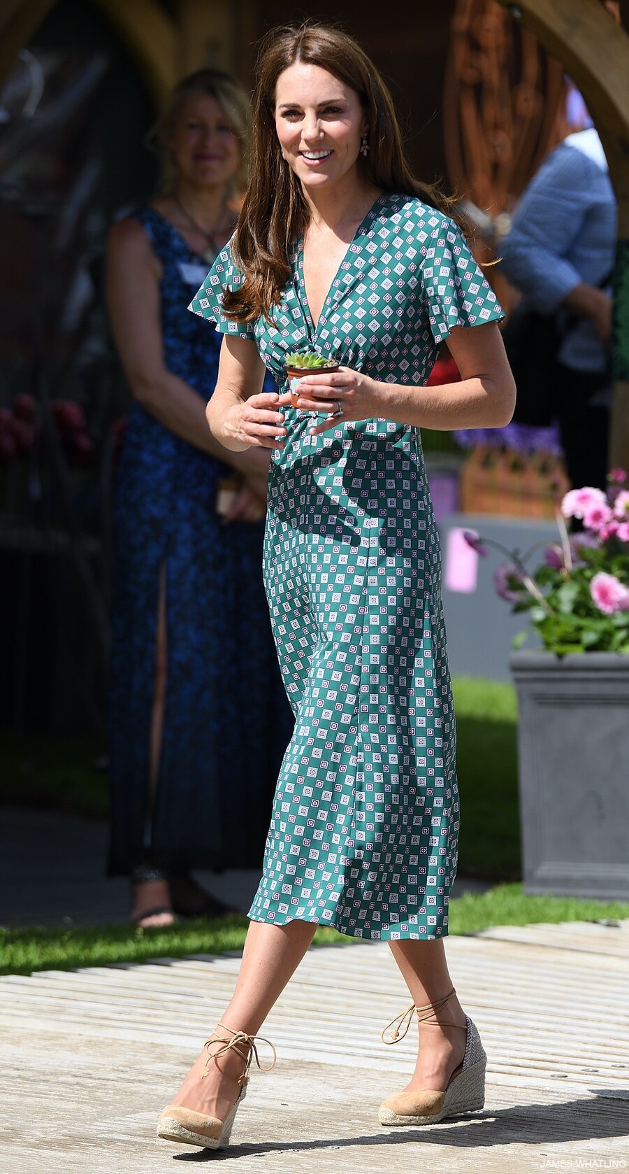 凱特王妃最愛法式草編鞋｜即學「懶人鞋」如何為Kate做到顯高及顯白效果｜Chloe