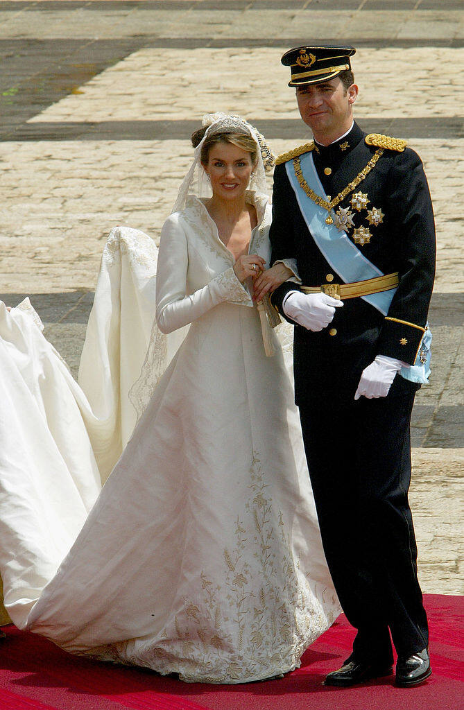 比凱特王妃更有魅力！西班牙平民皇后Letizia Ortiz成熟知性造型多面睇
