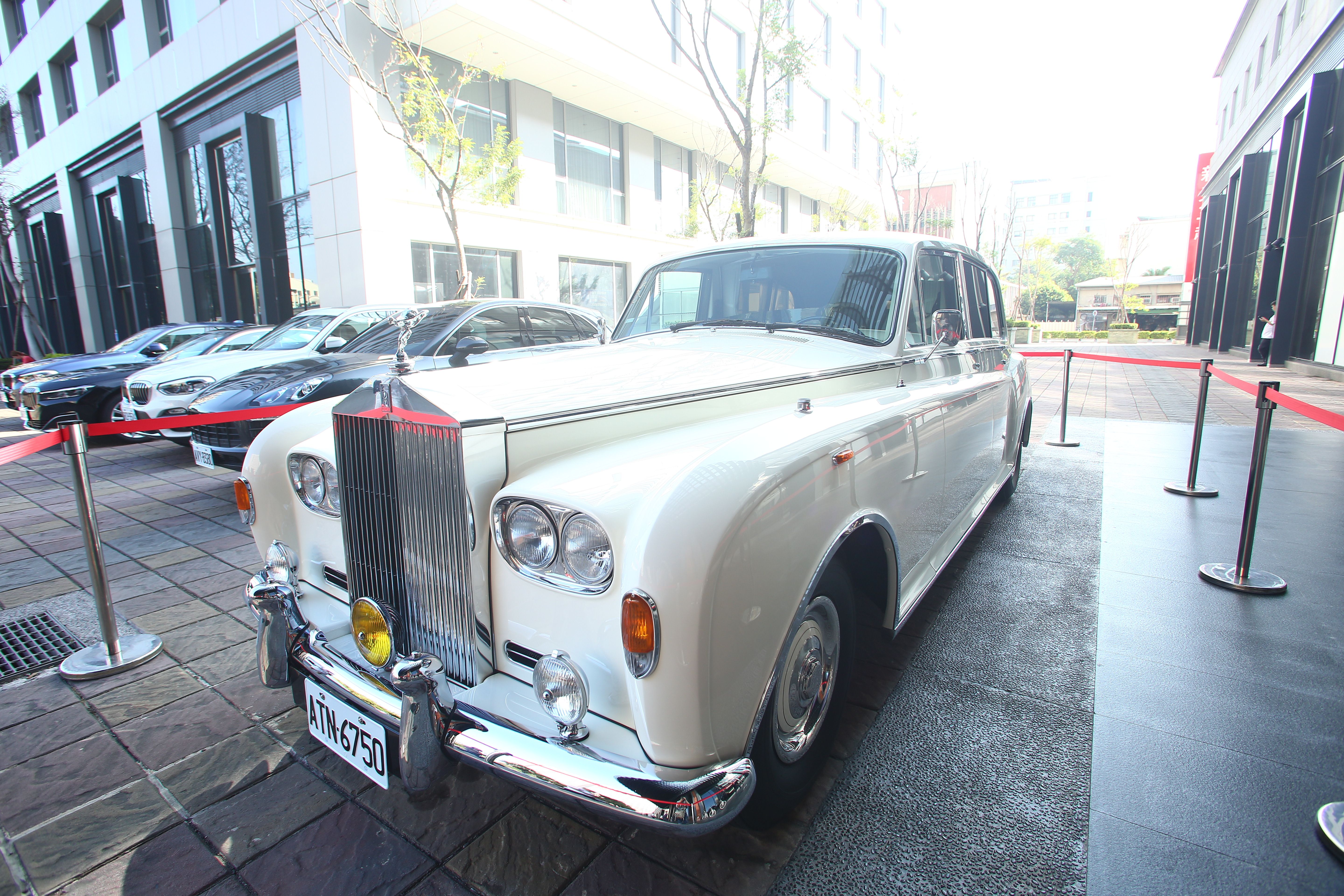 林志玲乘坐勞斯萊斯花車
