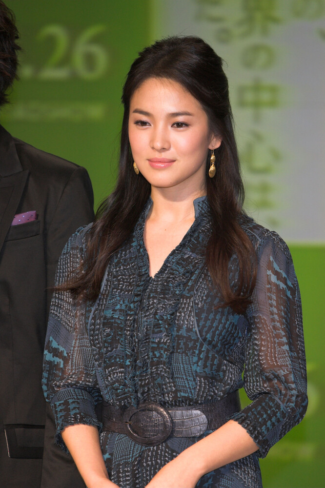 韓劇 《現正分手中》宋慧喬絕美回歸！ 回顧女神的時尚蛻變
