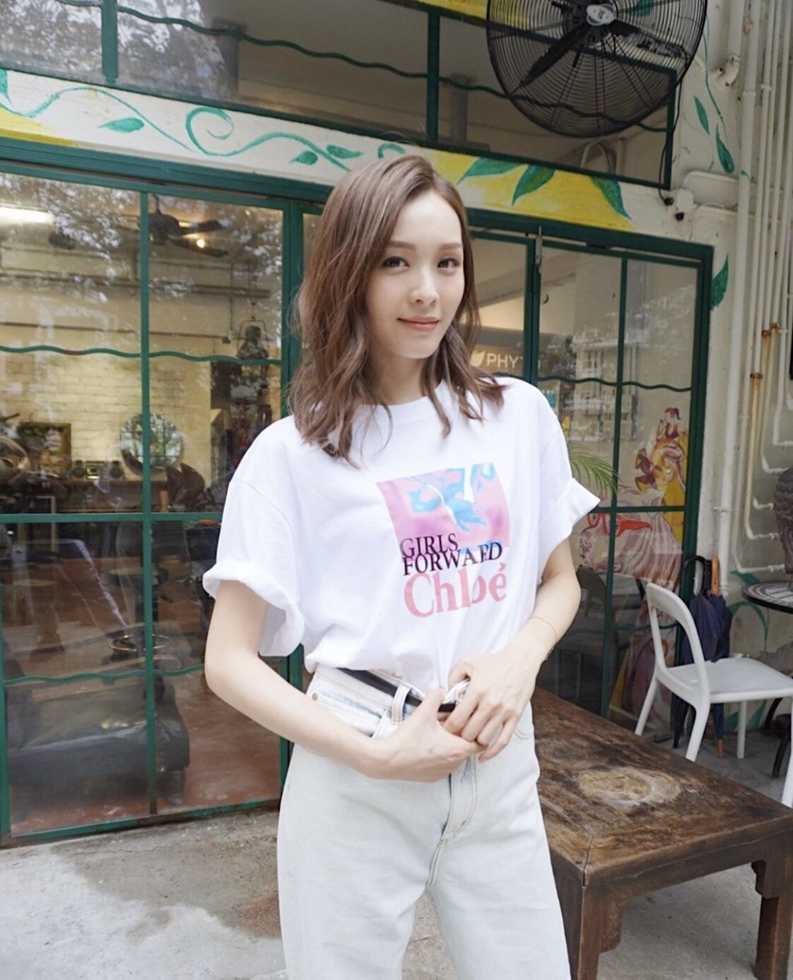一件白色T-shirt是夏日襯衫白搭神器 一件白色T-shirt是夏日襯衫白搭神器