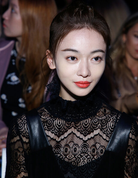 透視的黑色 lace 透視長袖上衣充滿女人味 透視的黑色 lace 透視長袖上衣充滿女人味