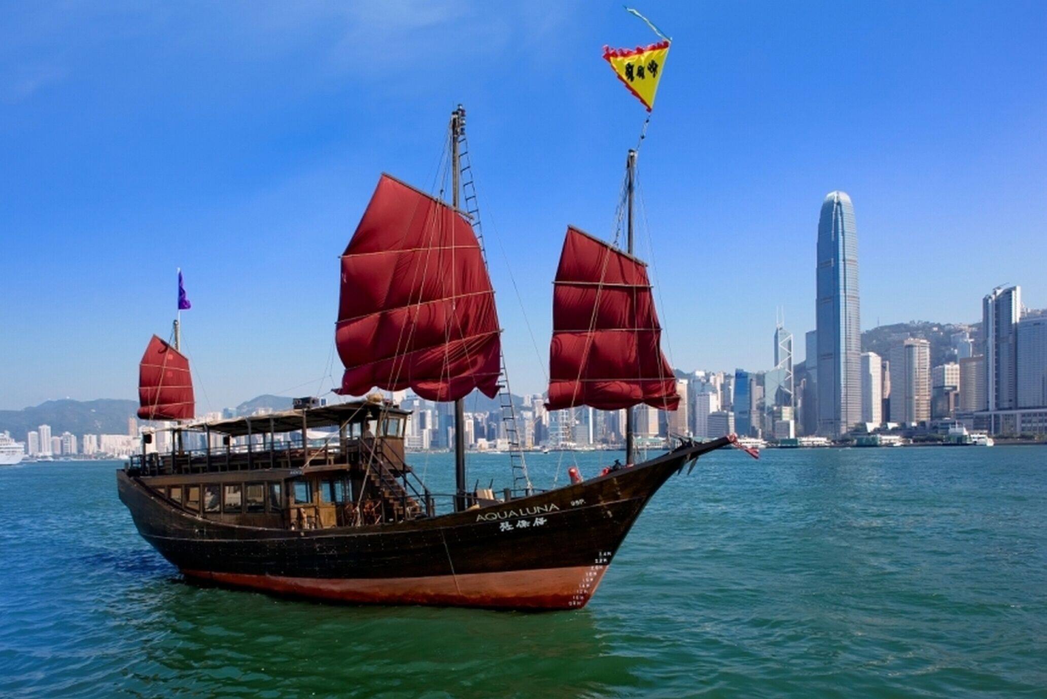 不一樣的拍拖好去處！Aqua Luna帆船遊香港⛵️在海上享受日落+美食