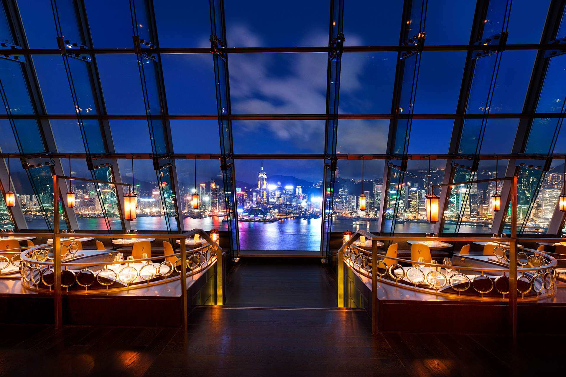 尖沙咀、紅磡海景餐廳8大推介：過萬呎露天歐陸餐廳、102樓高飽覽維景