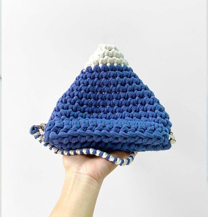 Bujielite 雙色富士山三角形立體針織手袋 海藍/白