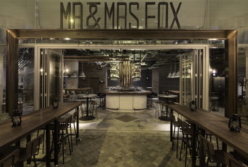 餐廳的每一樓層都有不同menu，地下Mrs Fox是休閒餐飲；Mr Fox則位於一樓，