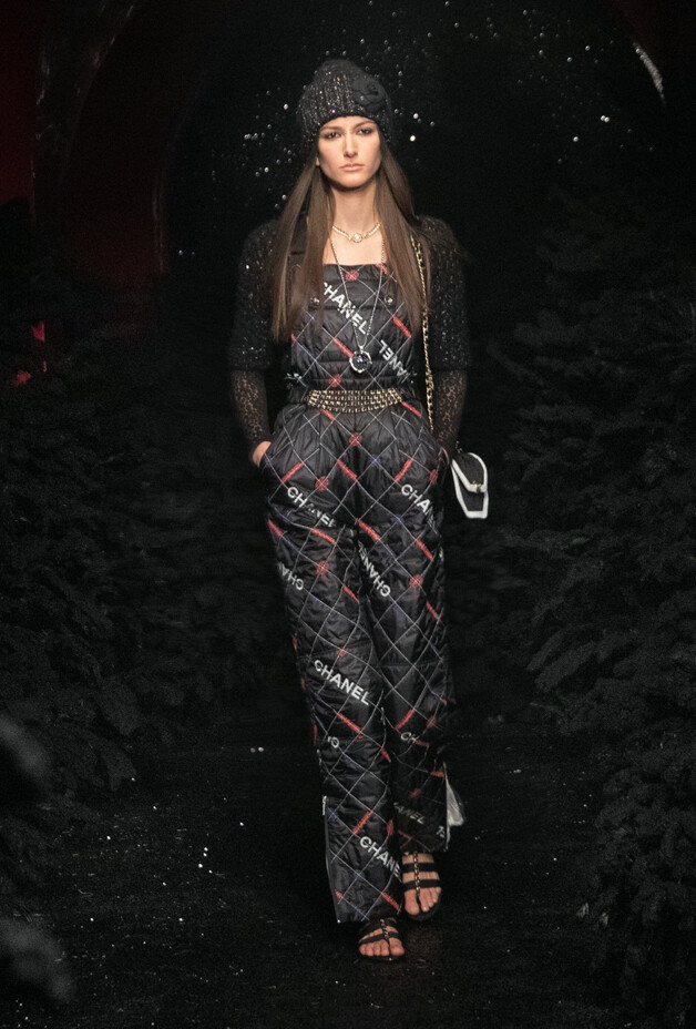 Blackpink Jennie與GD情侶檔隔空看騷丨Chanel 2021秋冬系列以滑雪為靈感 新款迷你手袋
