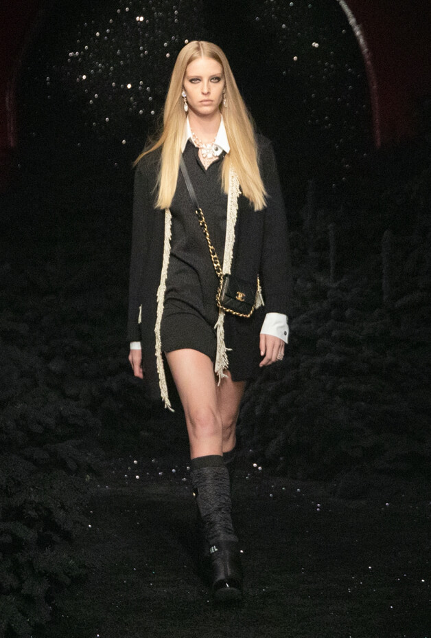 Blackpink Jennie與GD情侶檔隔空看騷丨Chanel 2021秋冬系列以滑雪為靈感 新款迷你手袋