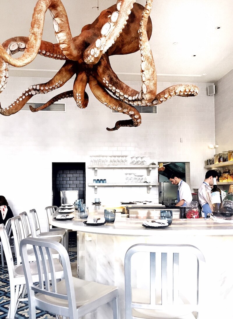 ▲不少客人為了A Cevicheria餐廳內巨型的八爪魚裝飾而來。