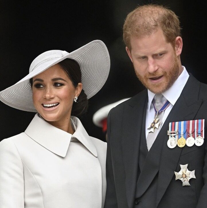 Netflix《哈利王子與梅根》|英國王室大爆料 10大爭議疑造假：對女王不敬、針對威