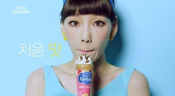 少女時代泰妍一張雪糕的廣告相，兩個鼻孔大小不一