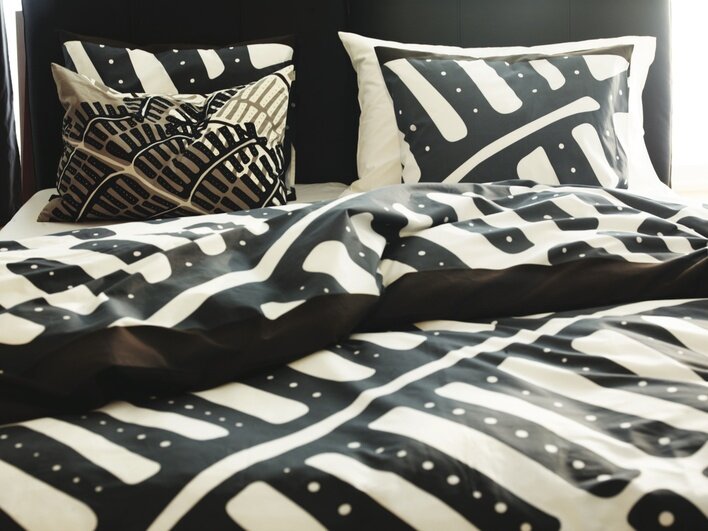 睡房內的寢具布置很重要。灰白色配襯的被套連兩對枕袋裝，梳棉質地柔軟舒適。($649/IKEA)